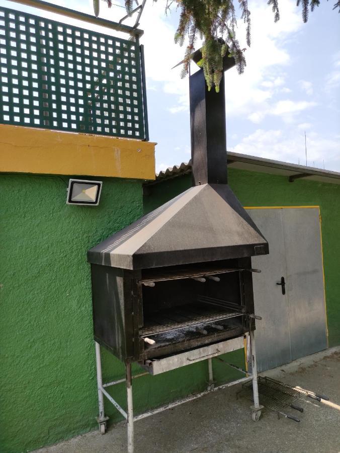 Alberg Restaurant Bellavista Santa Pau Exterior photo